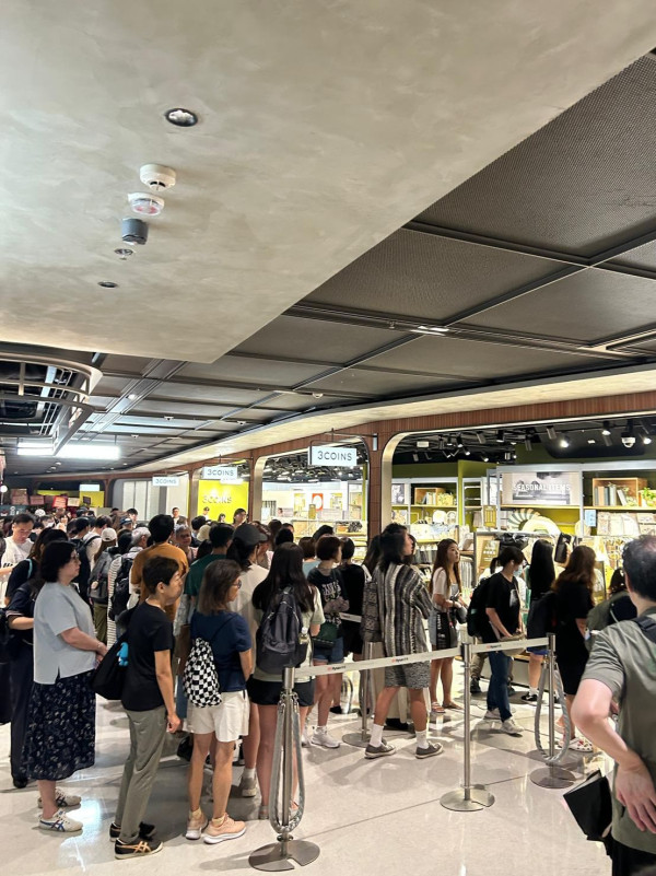 3COINS銅鑼灣店開幕首日排長龍！全店$18起！門外現幾圈蛇餅入店掃貨！