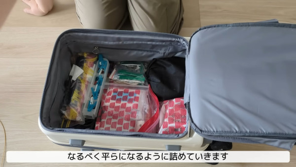 空姐1物塞爆巴士行李架！港人怒轟「無禮儀」遭反擊：收工仲要俾你公審？