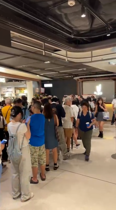 2025排隊王！香港人真係好得閒？盤點全港5大「地獄人龍」第一位通宵瞓街只為公仔