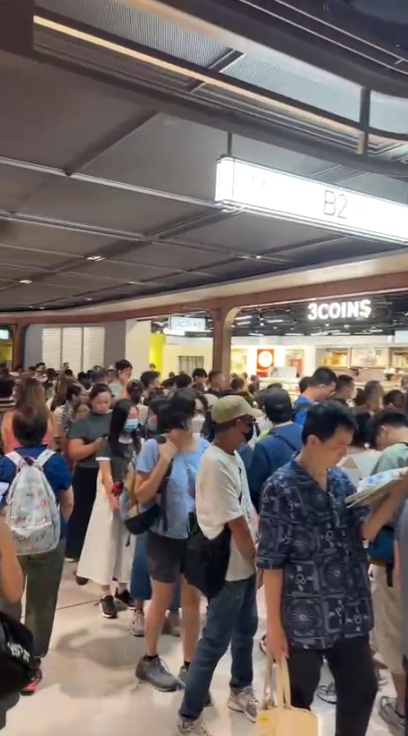 2025排隊王！香港人真係好得閒？盤點全港5大「地獄人龍」第一位通宵瞓街只為公仔