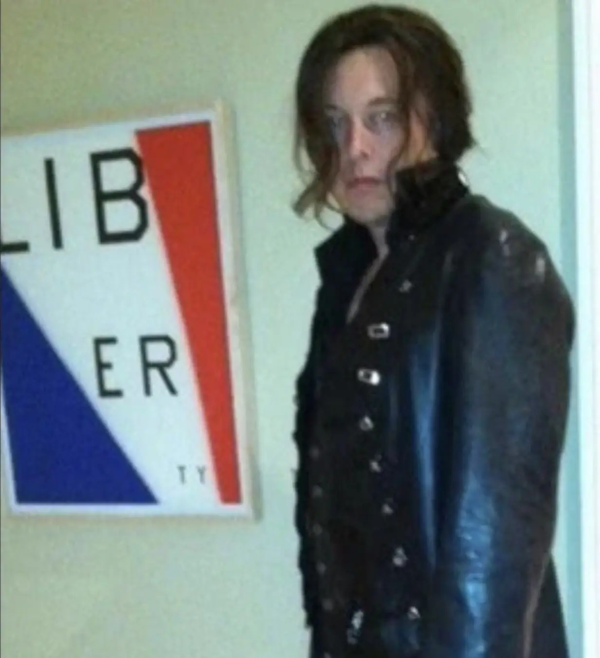 Grok 新搞作！「AI 男友」Valentine 即將上線 撞臉馬斯克舊照