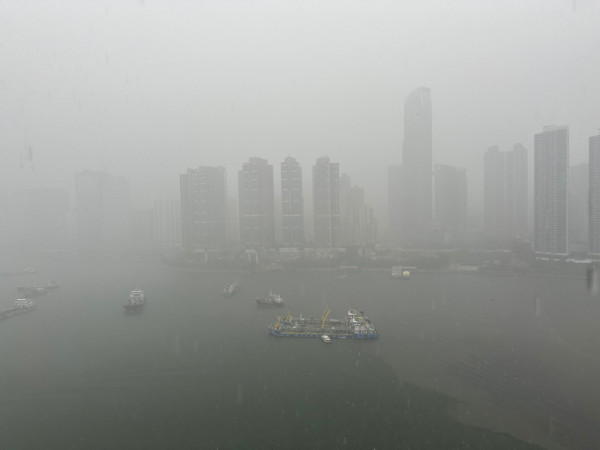 黃雨｜天文台留意天氣變化考慮發紅雨 網民分享各區暴雨情況 留言熱議 「直頭要黑雨啦」