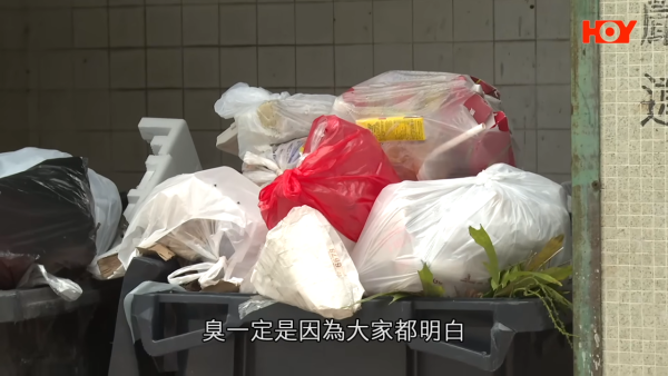 元朗屋邨垃圾站惡臭衝天 紙皮廚餘堆積如山 災難級場面困擾居民