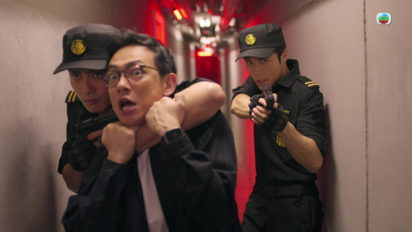  執法者們｜蔡潔做人質全素顏殘樣上陣零包袱 被鞭打場口網民錯重點讚皮膚白滑