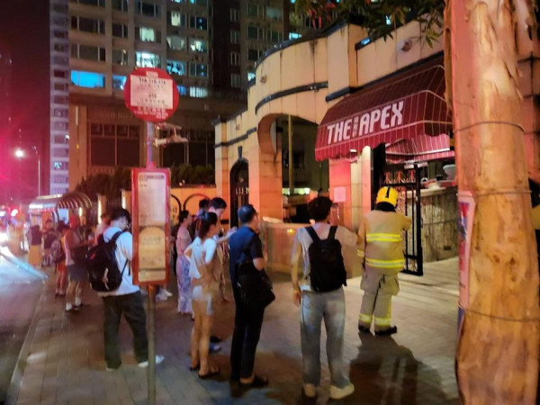13歲男童拼多多購入「煙霧彈」葵涌雍雅軒走廊冒煙近300人需疏散