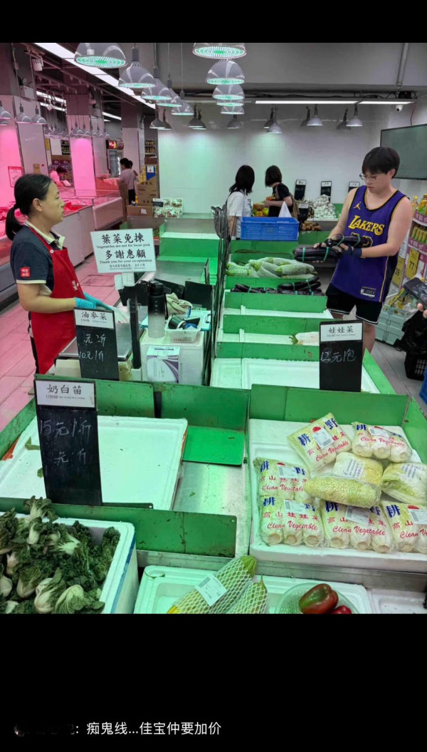 颱風韋帕| 香港「搶購潮」掃空超市貨架 獨留一款菜：一打風香港人唔like食乜？ 