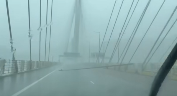 颱風韋帕｜車Cam直擊十號波勇闖汀九橋 燈柱倒塌 橫跨3綫超驚險