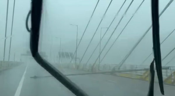 颱風韋帕｜車Cam直擊十號波勇闖汀九橋 燈柱倒塌 橫跨3綫超驚險