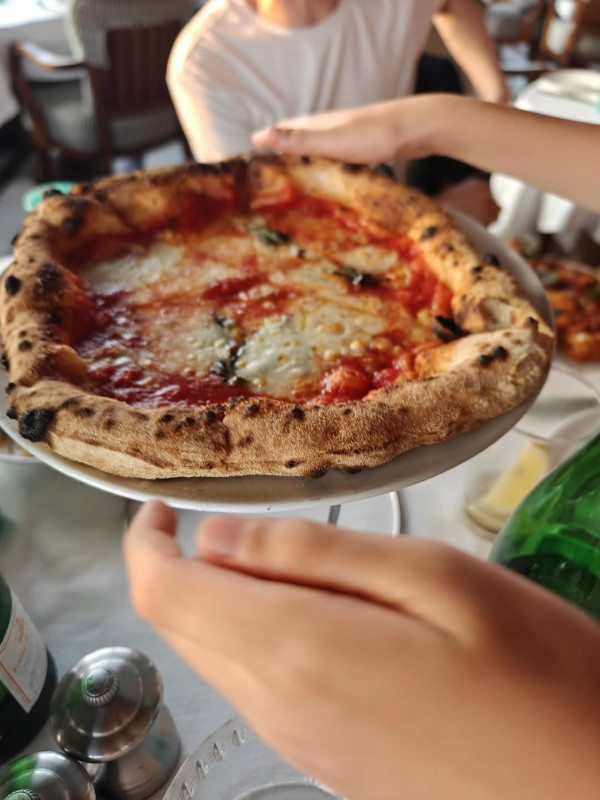 前港姐冠軍翁嘉穗歐遊遺失電話行李 教1招倫敦機場快速尋失物 