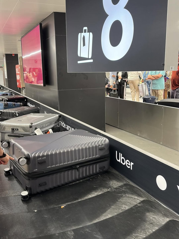 旅客歐遊住酒店天花板竟漏屎 報銷逾3萬財產 網民幽默:至少不是睡覺時