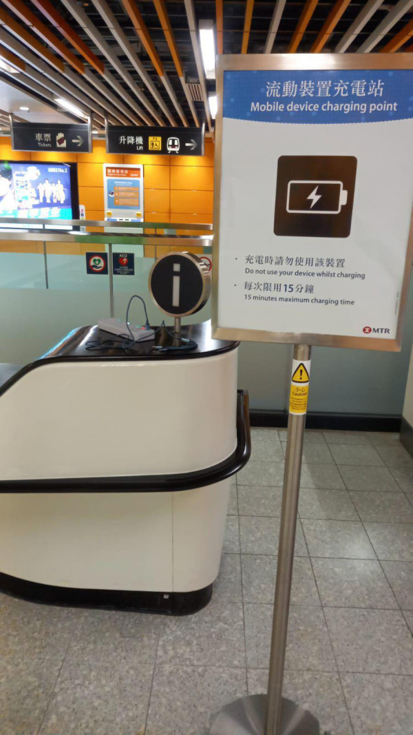 颱風韋柏｜十號風球香港消防搏命抗颶風 清理冧樹險象環生！逾萬市民留言