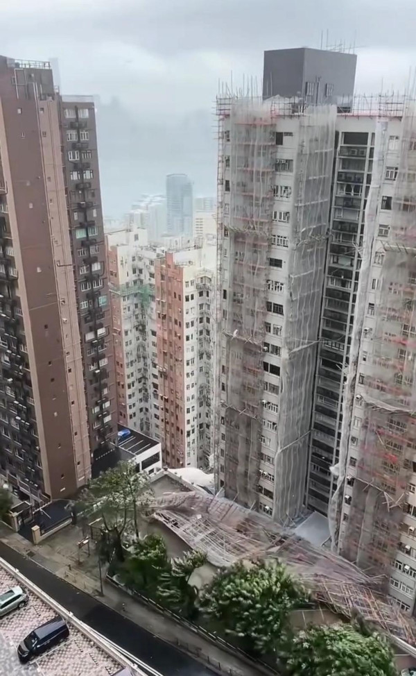 颱風韋帕10號風球驚險場面！屋苑冷氣機吹落街/北角大型棚架倒塌