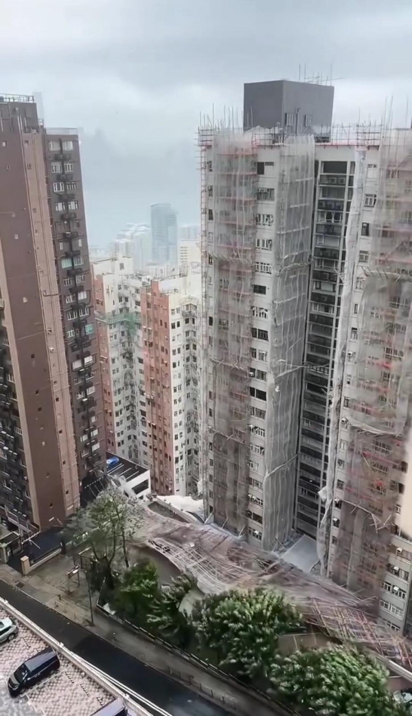 颱風韋帕10號風球驚險場面！屋苑冷氣機吹落街/北角大型棚架倒塌