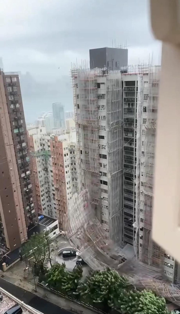 颱風韋帕10號風球驚險場面！屋苑冷氣機吹落街/北角大型棚架倒塌