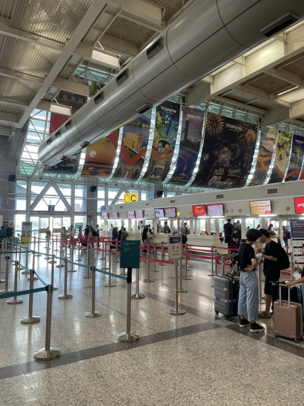 颱風韋帕|旅遊KOL指香港機場因打風取消所有航班「真的傻眼」 被圍攻 回應澄清自己沒注意到