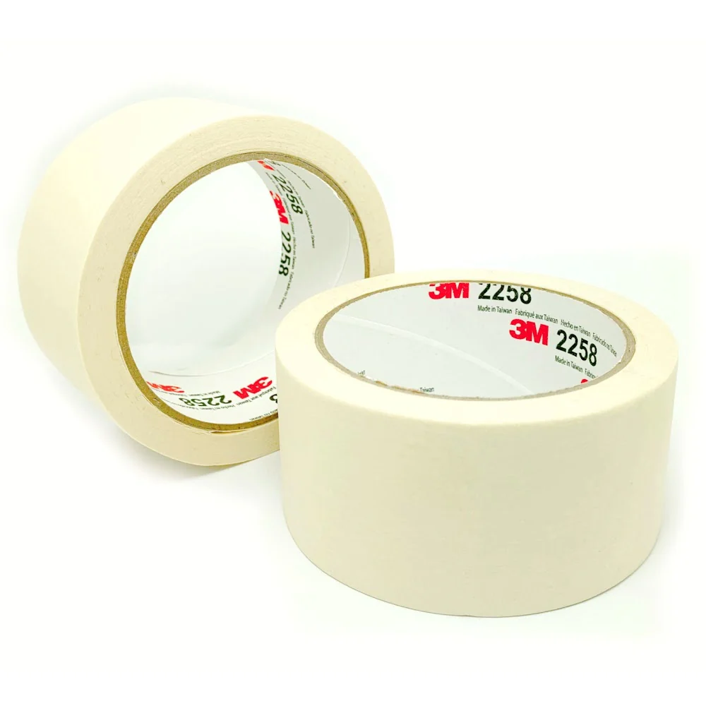 颱風韋帕｜10號風貨車泊街出奇招！擋風玻璃癡膠紙創意變篩！網民：撕到喊