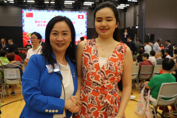 聲秀｜29歲失明女音樂家蕭凱恩Michelle背景起底！20年獲頒香港十大傑出青年