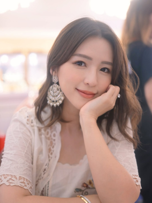 孫慧雪低胸晒深溝被批太暴露「谷胸上頸」 罕有動怒反擊：大家反應點解咁大呢
