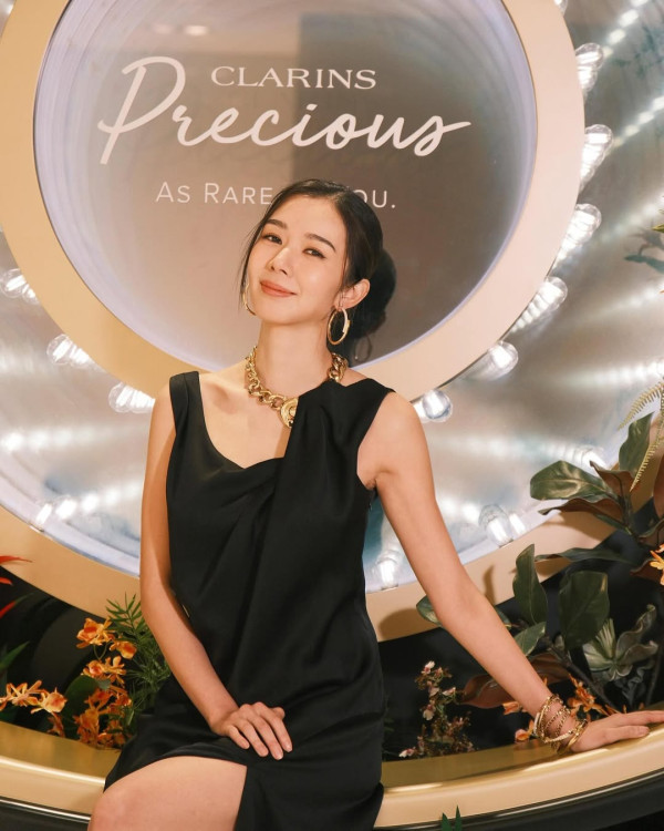 麥明詩親子泳衣照曝光最真實身形 產後半年極速修身索爆狀態大勇！
