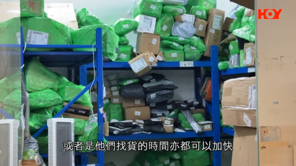 香港多區網購自提點大淪陷驚釀「排隊末日」 市民排足兩日拎幾蚊嘢現場一片混亂