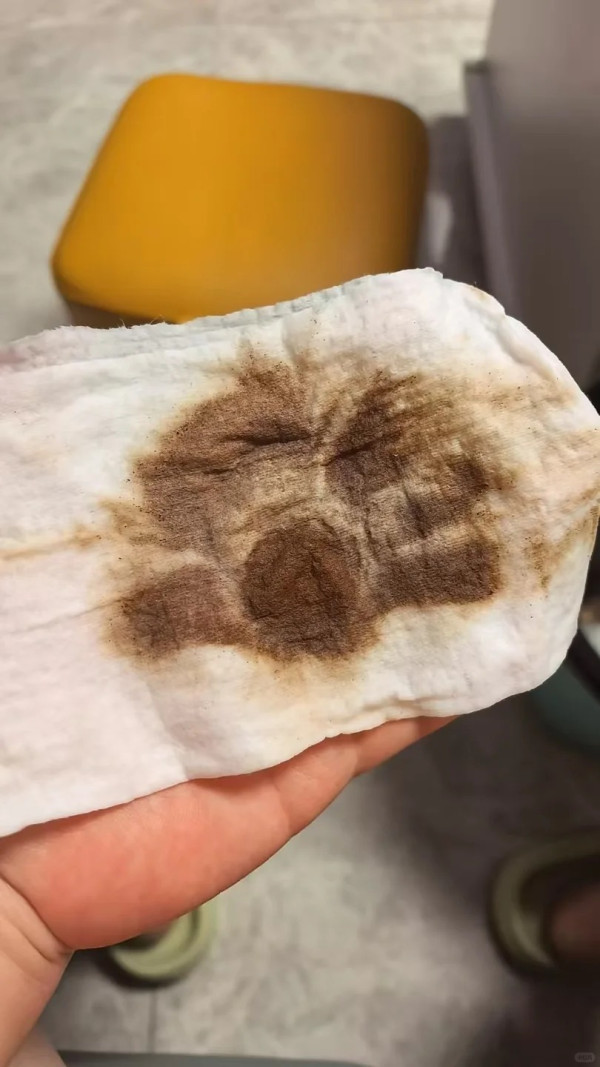 旅客住內地連鎖酒店花灑傳濃烈尿味？ 酒店咁解釋事主拒接受 網民稱下次見到一細節先好住！ 