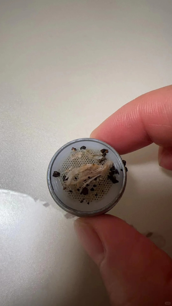 旅客住內地連鎖酒店花灑傳濃烈尿味？ 酒店咁解釋事主拒接受 網民稱下次見到一細節先好住！ 