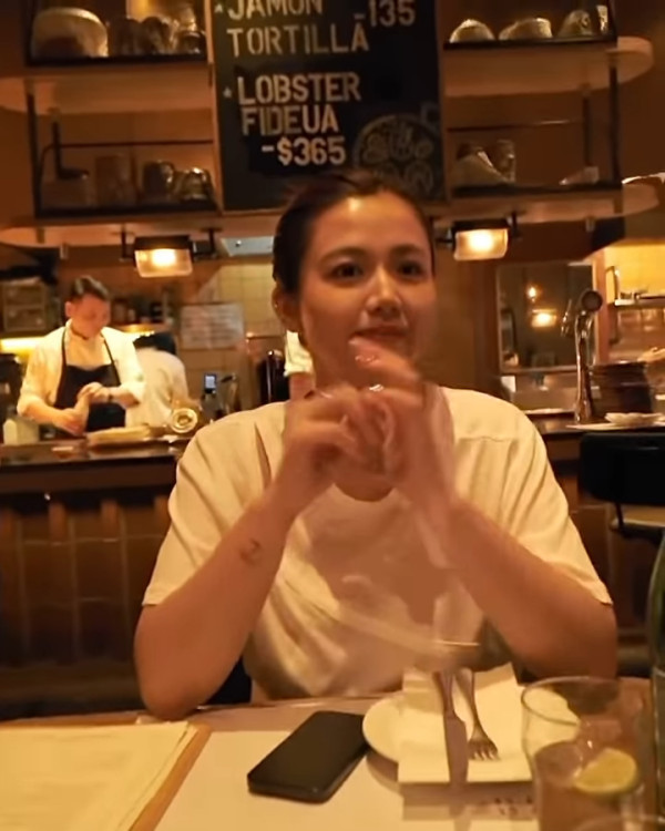 張振朗與女友楊偲泳低調拍拖無聲放閃 激罕晒情侶視角拍拖6年仍熱戀如初