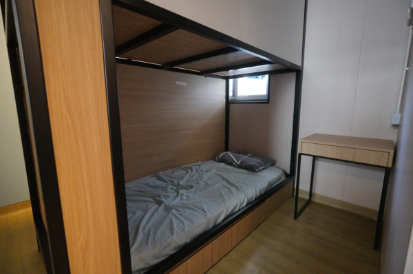 啟德方艙轉型青年旅舍「啟航1331」！單人房$200起 指定人士可享免費住宿位！