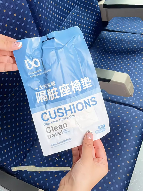 颱風樺加沙|暴風雨女子帶1神器出街 鞋完全無濕網民震驚︰摩西分紅海了?