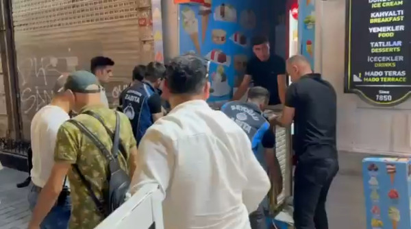 有片｜女遊客伊斯坦堡買土耳其雪糕被性騷擾 影片瘋傳後店舖下場如此... 