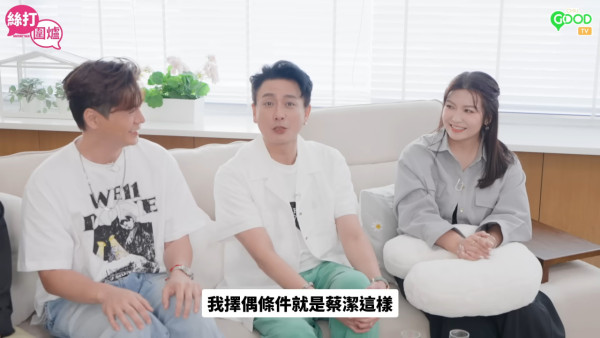 蔡潔激罕晒泳衣照大騷白滑玉背美腿 眼利網民驚見一私密部位疑有神秘紋身