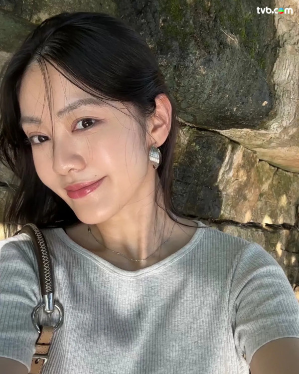 香港小姐2025｜4號莫凡25歲Molly背景IG起底！浸大碩士高材生 曾自認廣東話不太好