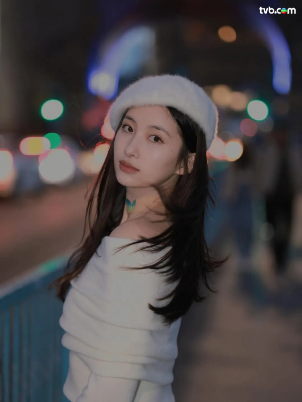 香港小姐2025｜8號岳凡荻23歲Fandi背景IG起底！英國UCL畢業 自稱「岳飛後人」