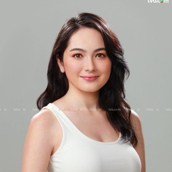 香港小姐2025｜14號何詠多20歲Alison背景IG起底！中英混血兒最年輕佳麗 