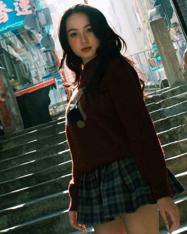 香港小姐2025｜14號何詠多20歲Alison背景IG起底！中英混血兒最年輕佳麗 