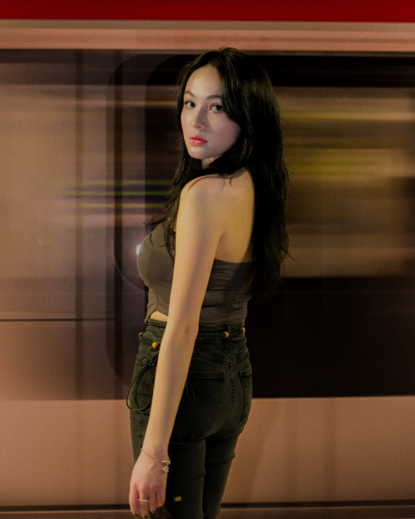 香港小姐2025｜14號何詠多20歲Alison背景IG起底！中英混血兒最年輕佳麗 