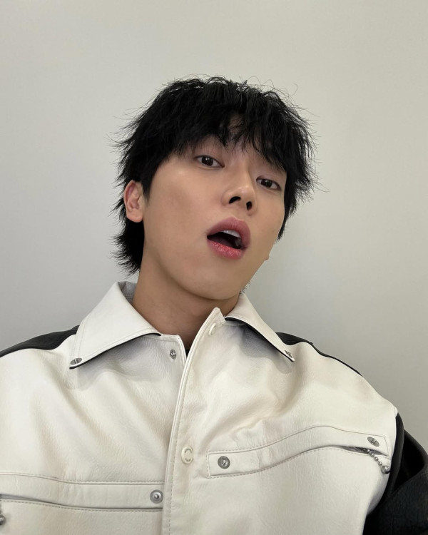 男團ONF成員珉均 完美男聲翻唱〈Golden〉（圖片來源：IG@mkickoff_）