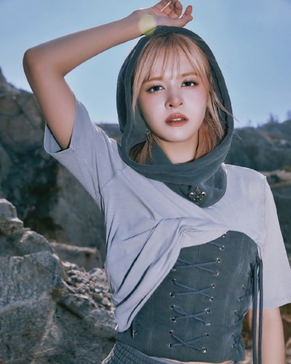 NMIXX成員Lily翻唱〈Golden〉（圖片來源：IG@nmixx_official）