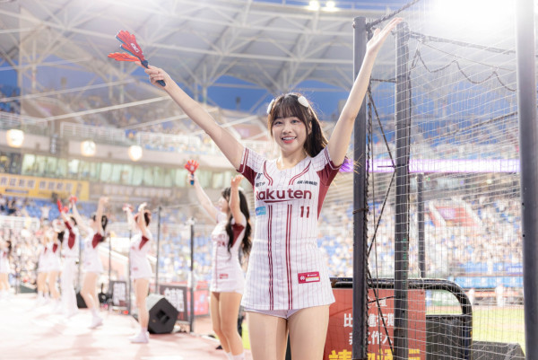 電腦節2025｜「樂天女孩」啦啦隊女神來港  電腦節大玩互動遊戲 入場同女神影相打卡！【多圖】