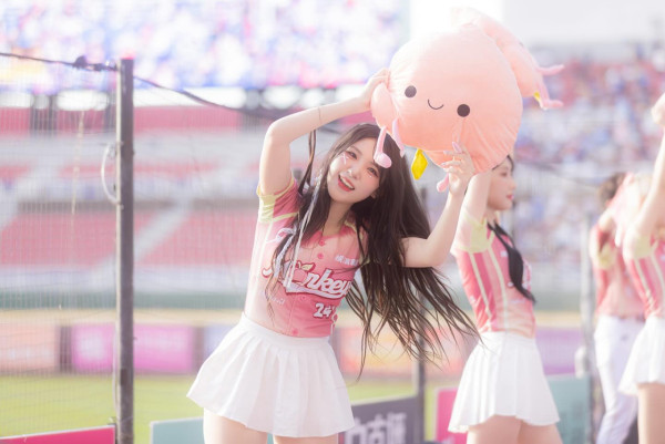 電腦節2025｜「樂天女孩」啦啦隊女神來港  電腦節大玩互動遊戲 入場同女神影相打卡！【多圖】