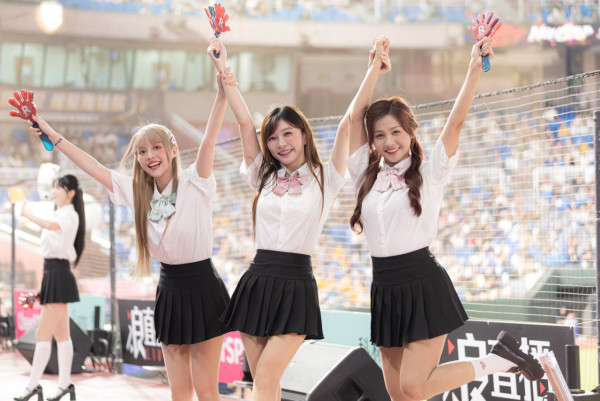 電腦節2025｜「樂天女孩」啦啦隊女神來港  電腦節大玩互動遊戲 入場同女神影相打卡！【多圖】