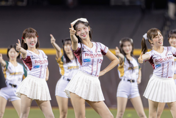 電腦節2025｜「樂天女孩」啦啦隊女神來港  電腦節大玩互動遊戲 入場同女神影相打卡！【多圖】