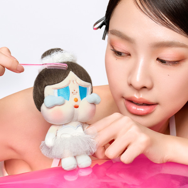 CRYBABY SHINY SHINY系列耳機包+毛絨公仔！現正接受登記抽購買資格！香氛/卡套盲盒明日發售 即睇開售時間！