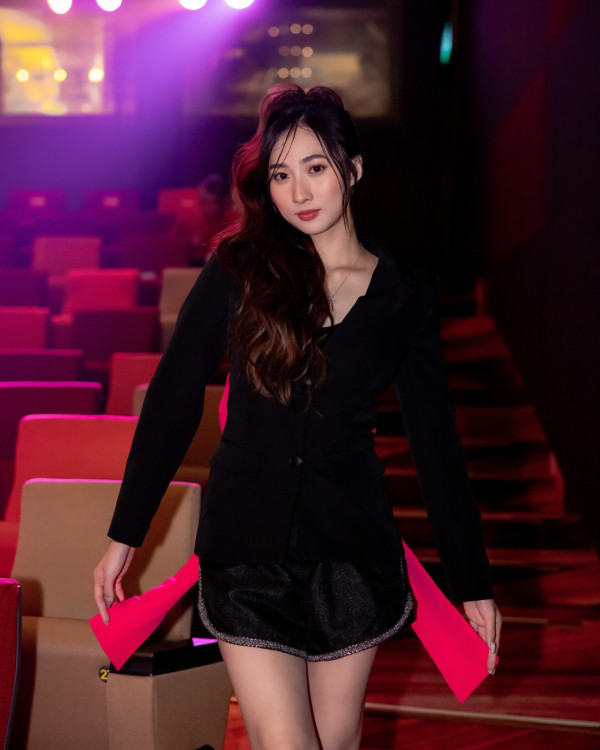 18歲鍾柔美Yumi激罕貼性感泳衣照 船P出海大解放騷身材獲讚：女大十八變