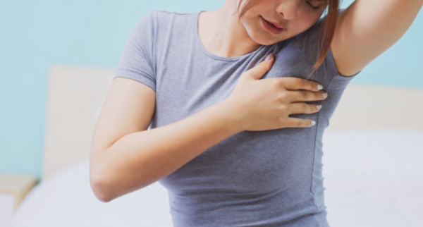 胸部按摩 圖片來源:iStock
