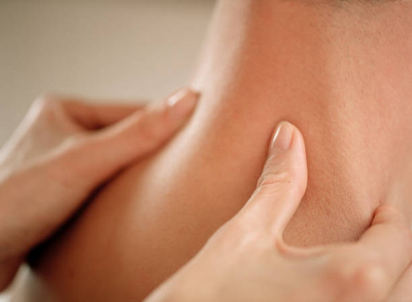 胸部按摩 圖片來源:Getty Images