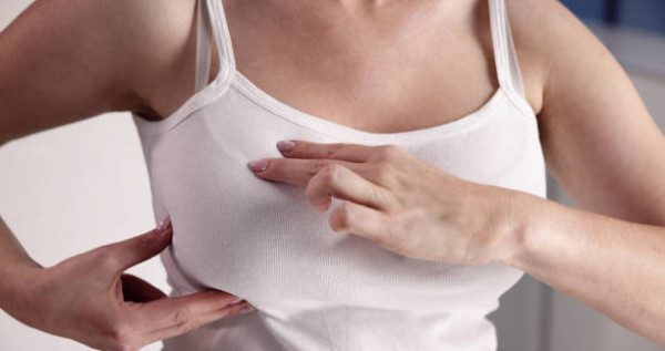 胸部按摩 圖片來源:iStock