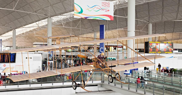 港女稱機場安檢因「海關」英文一頭霧水 惹網民爆笑：你連佢哋身份都搞錯！ 