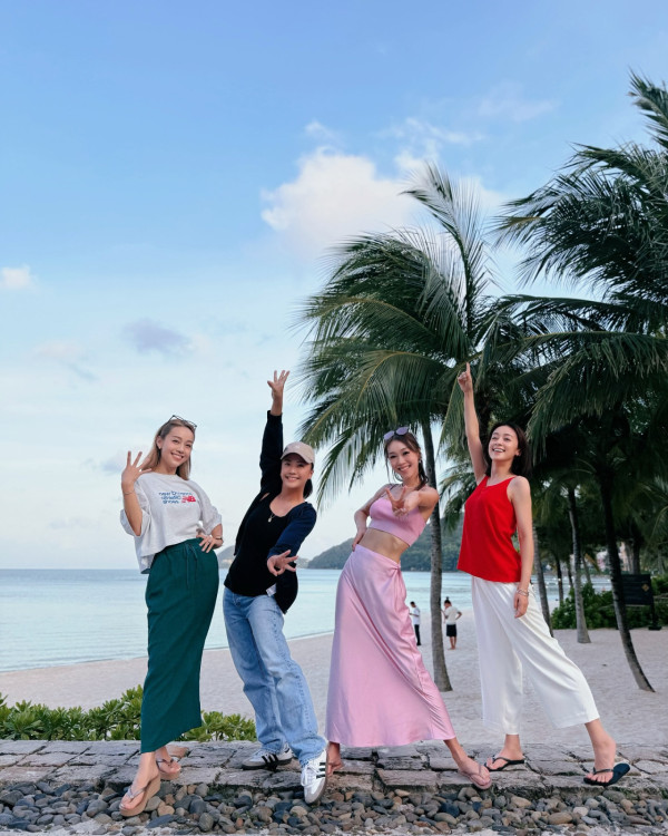 黃心穎家族旅行夏日泳衣大解放 黃氏四姐妹相聚合照激罕曝光 