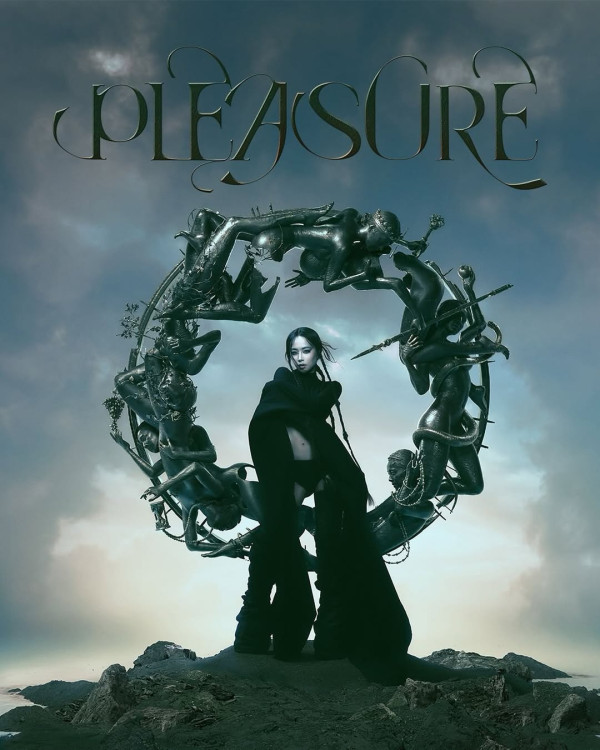 與LE SSERAFIM一同合作(圖片來源：IG@jolin_cai）